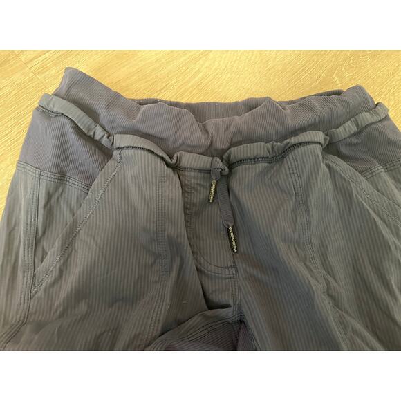Lululemon Street To Studio Pant Unlined Size 6 Navy Gray - Picture 5 of 10
